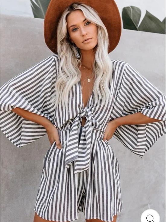 Vici Pants - Striped Tie-Front Romper in White and Gray Sz. Small